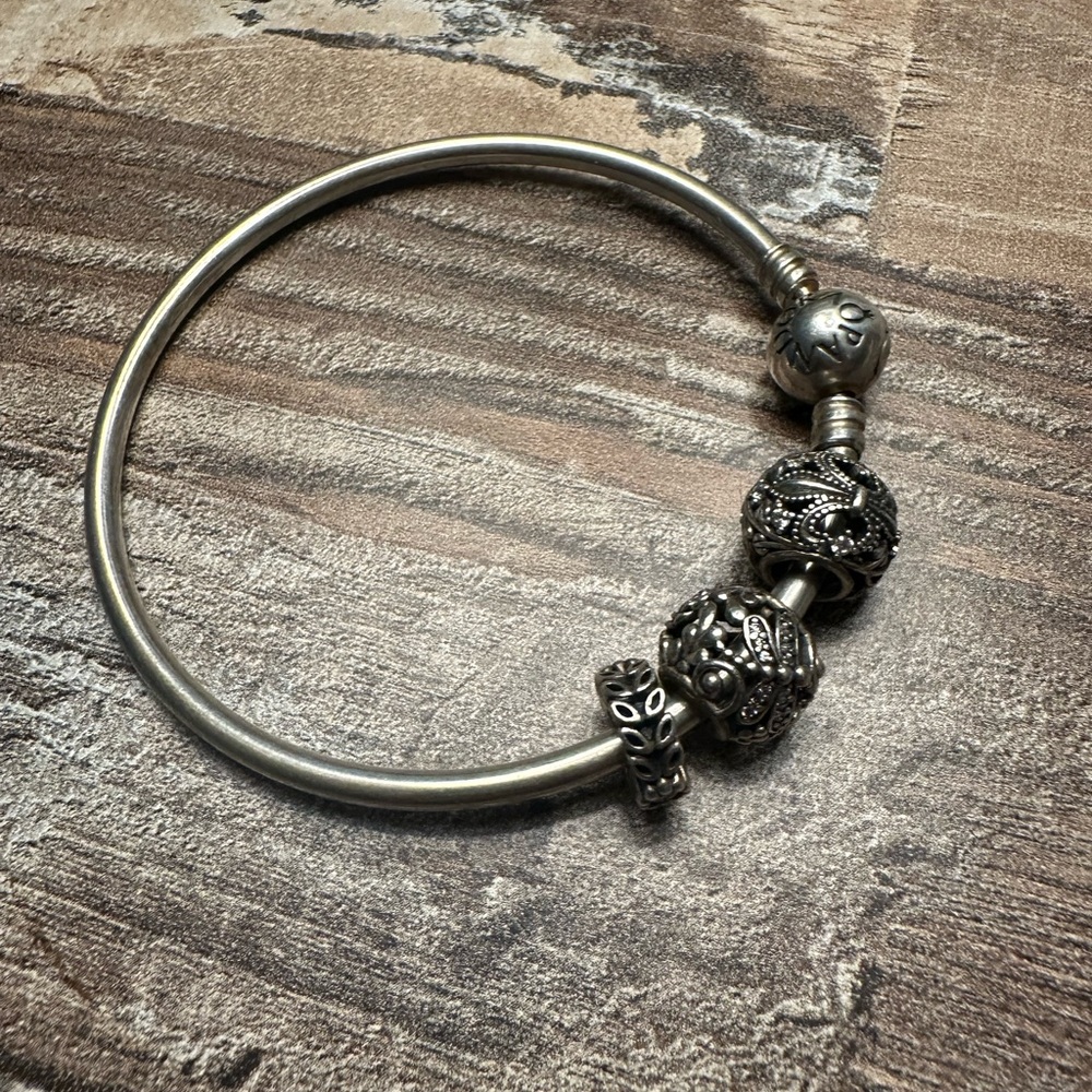 Women’s Pandora Silver Bracelet with two charms and a stopper charm. Genuine - Picture 4 of 5